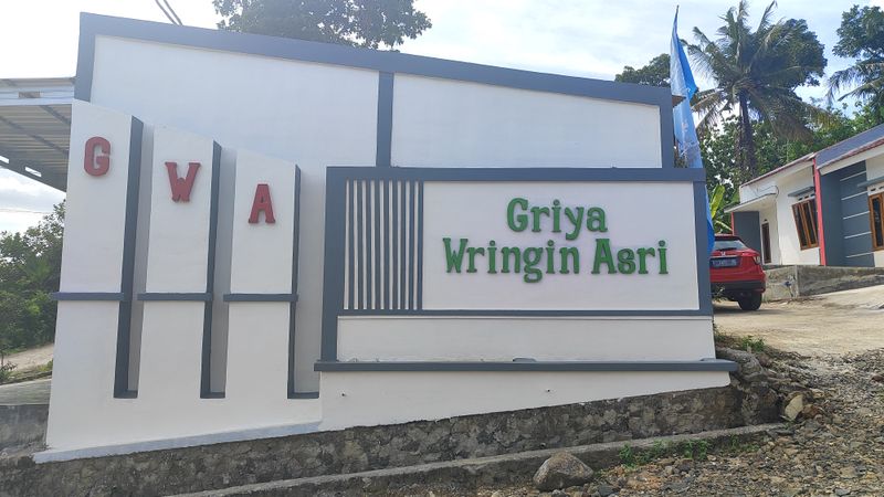 foto gerbang perumahan GRIYA WRINGIN ASRI