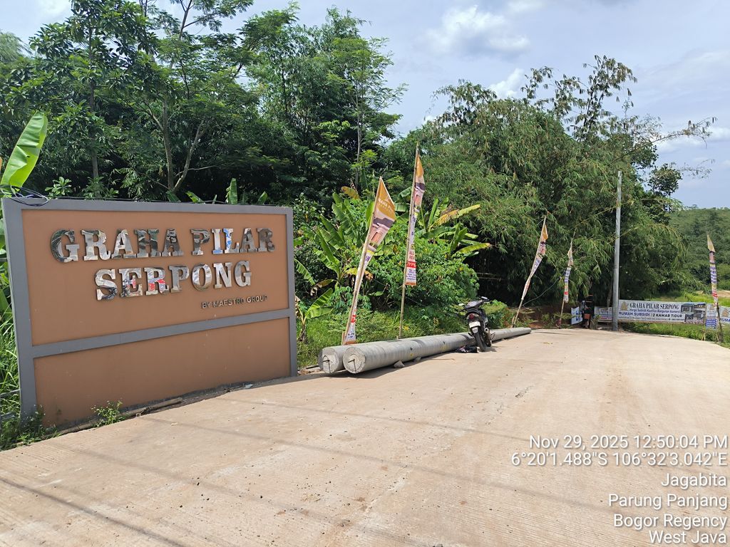 foto gerbang perumahan GRAHA PILAR SERPONG
