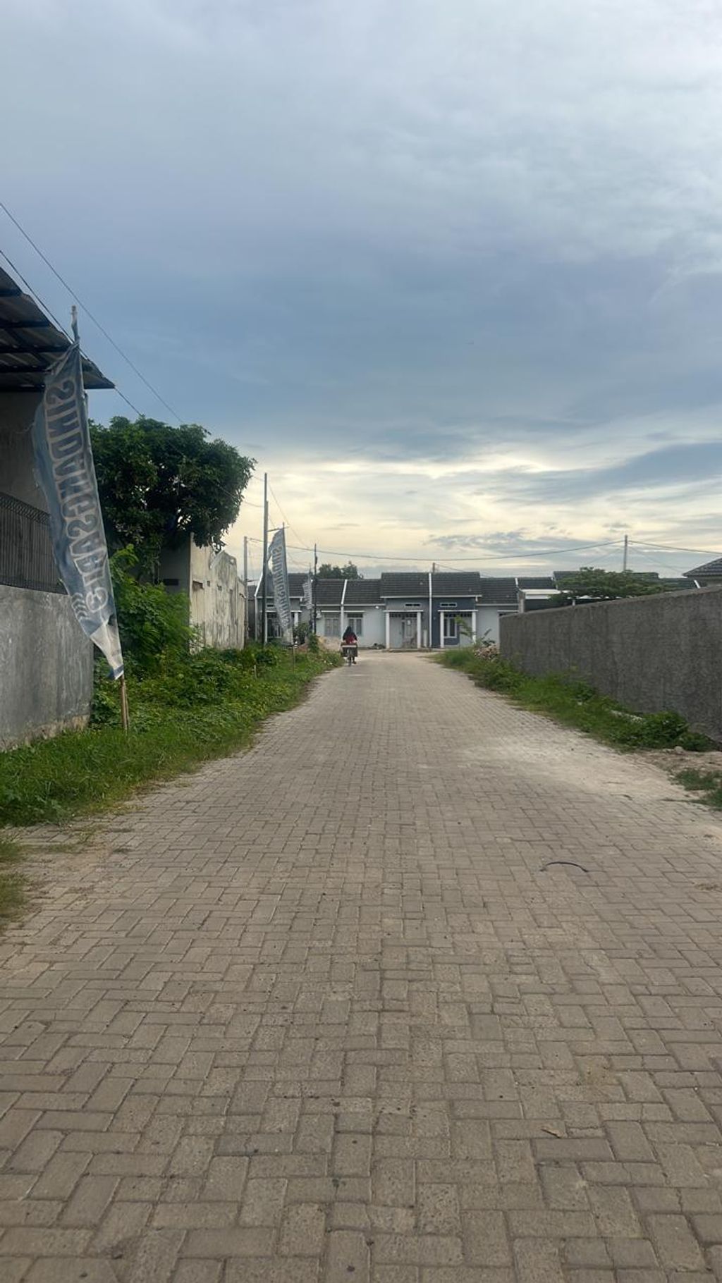 foto posisi tengah perumahan TAMAN SINDANG SARI 3