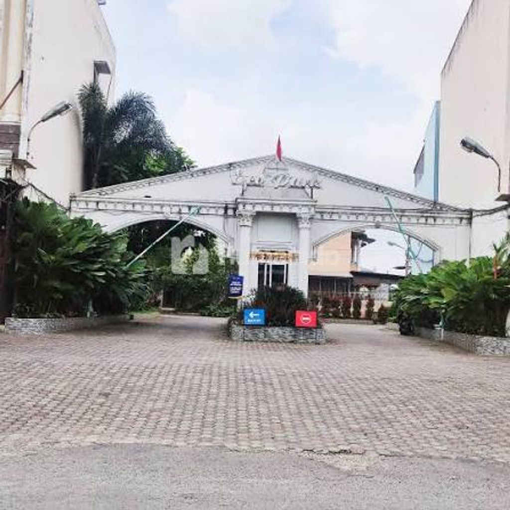 foto gerbang perumahan Eco Park Residence 1