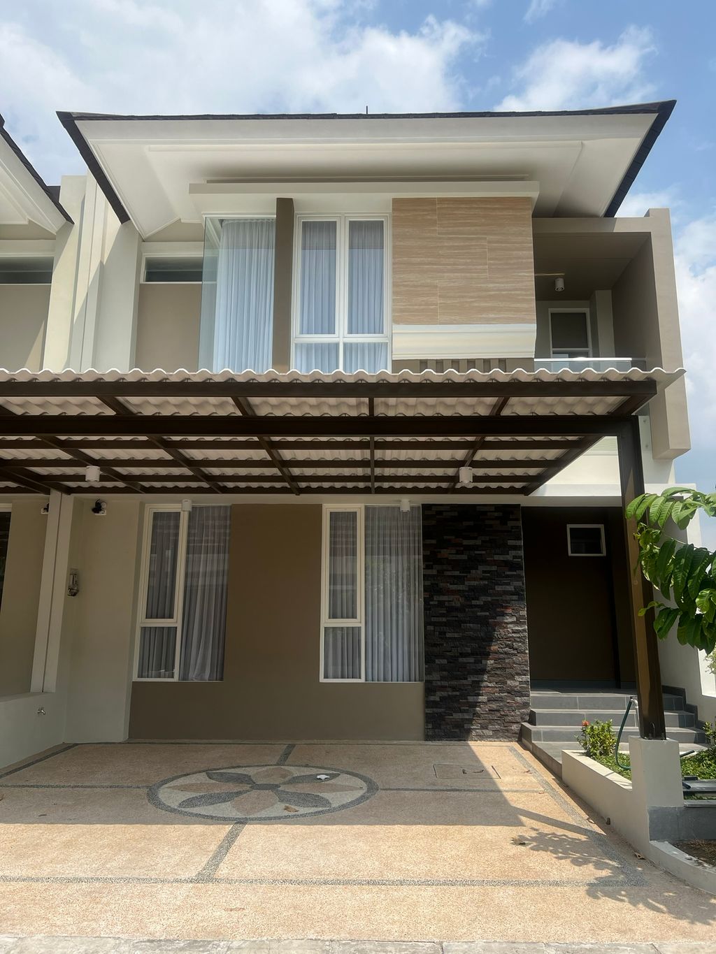 foto tampak rumah tipe Sofia 136 perumahan Vasana Residence