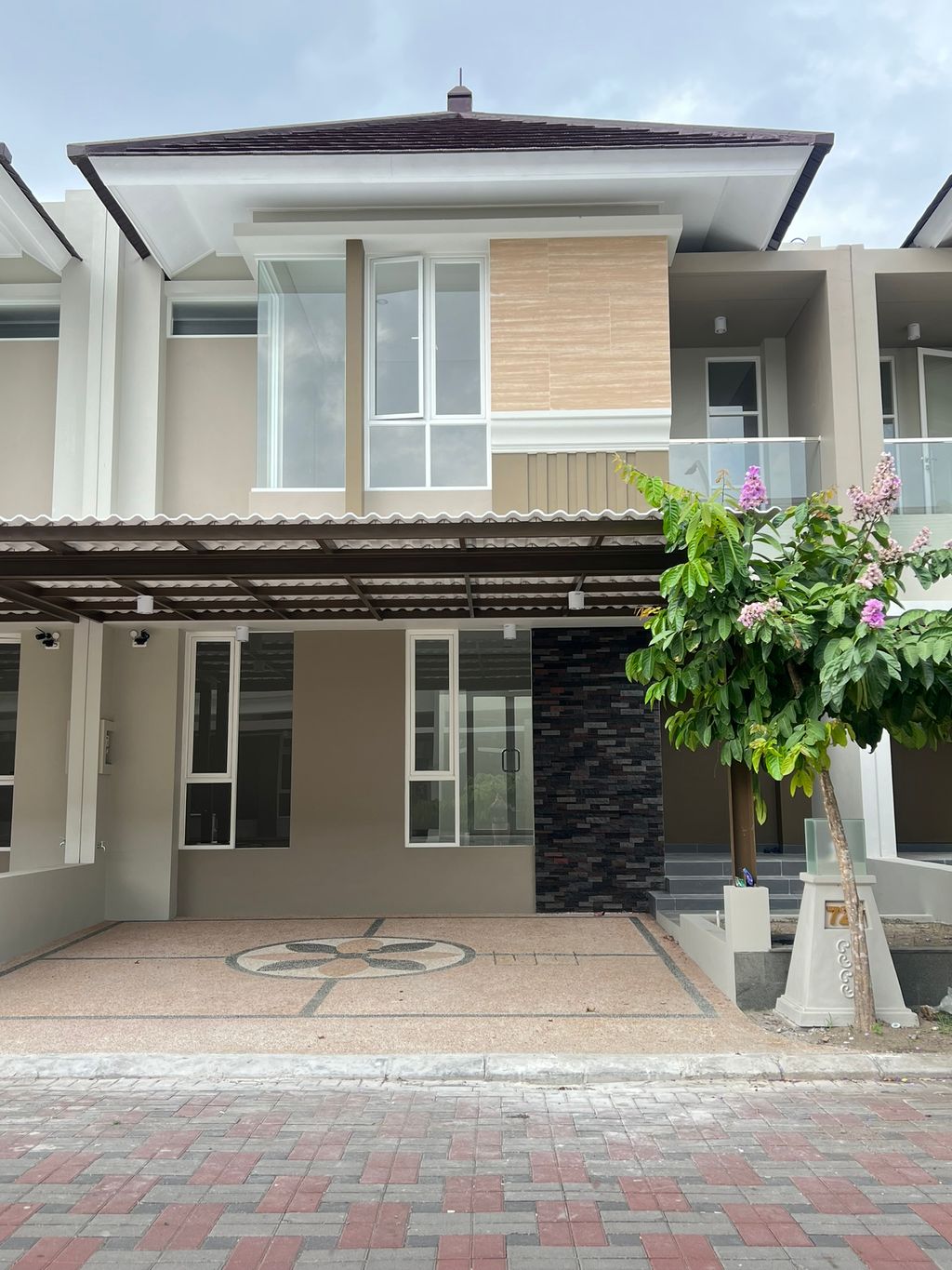 foto tampak rumah tipe Sofia 144 perumahan Vasana Residence