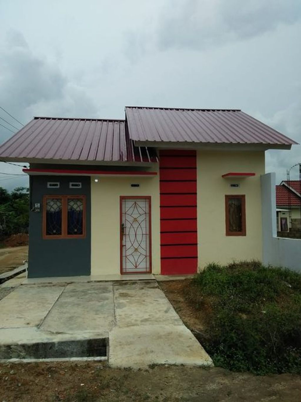 foto tampak rumah tipe 36/101 perumahan PESONA KHAYANGAN 