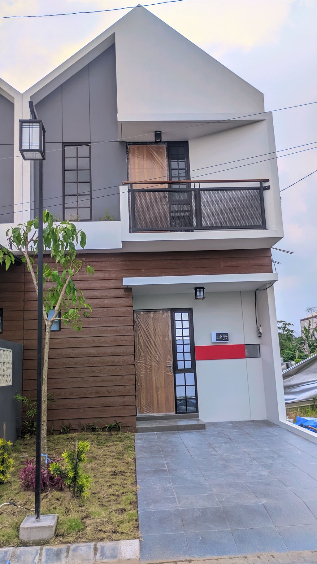 foto tampak rumah tipe Osaka 2 Kav 37 perumahan GRHA TAMAN PELANGI 2 CLUSTER OSAKA 2