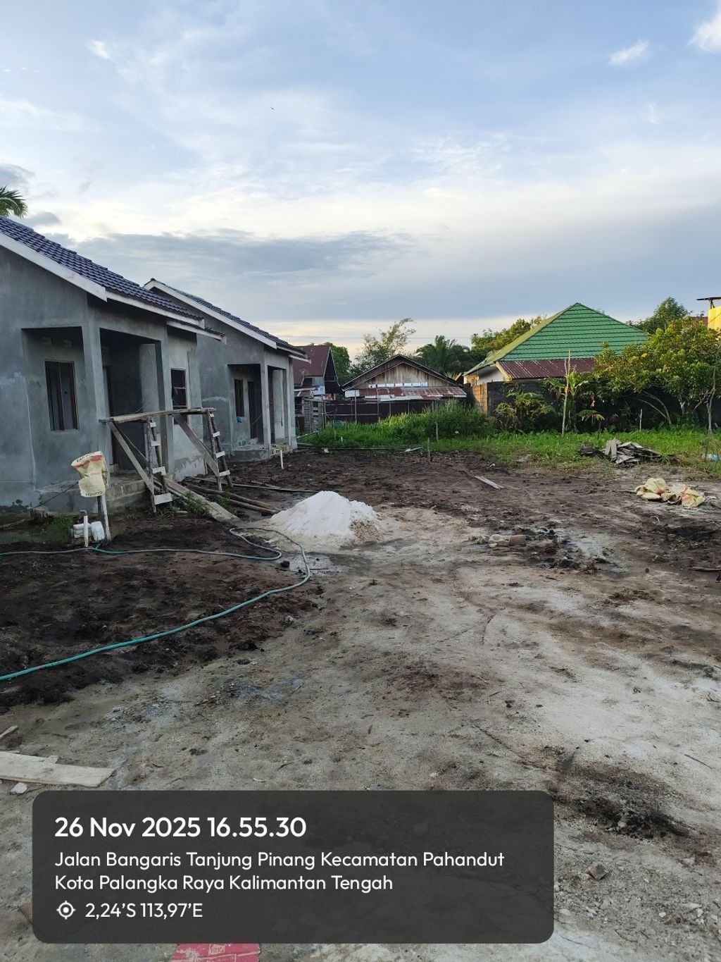 foto posisi tengah perumahan PERUM GRIYA SELARAS
