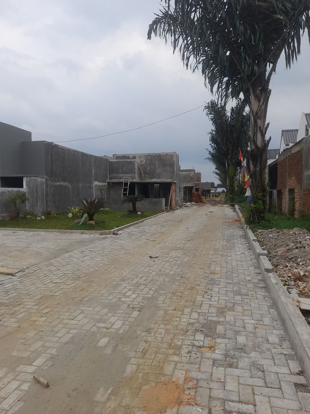 foto gerbang perumahan IRON WOOD HOMES