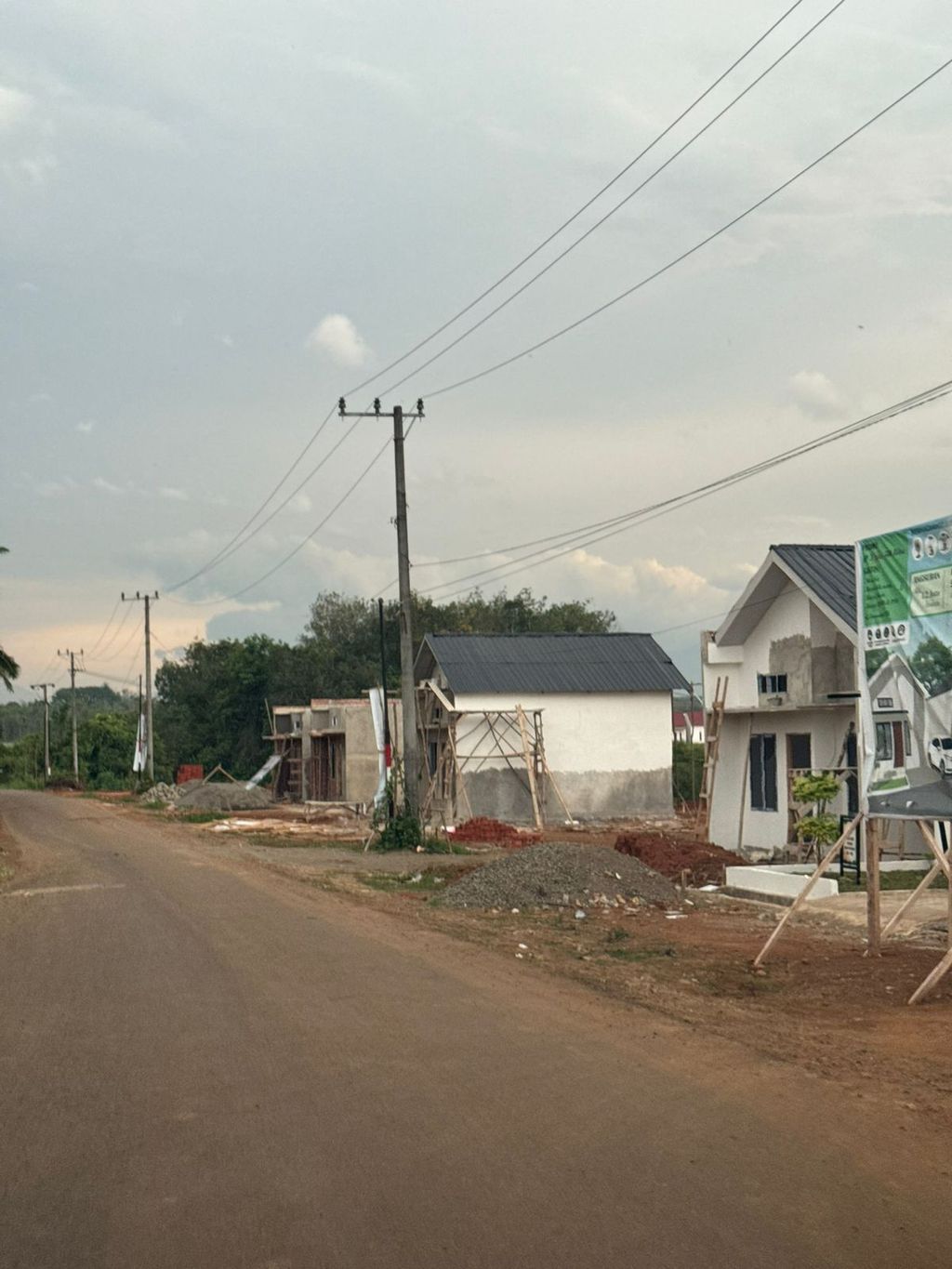 foto posisi tengah perumahan BUKIT ASRI RESIDENCE
