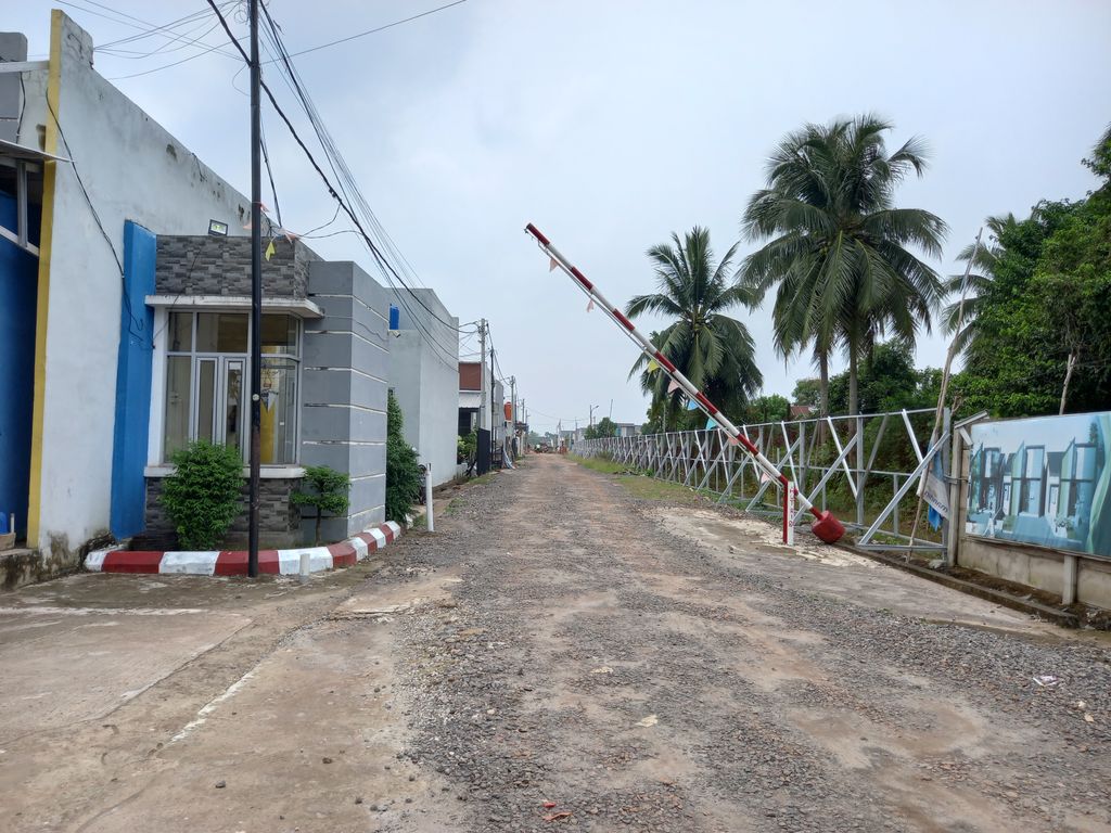 foto gerbang perumahan Kirana Signature 3