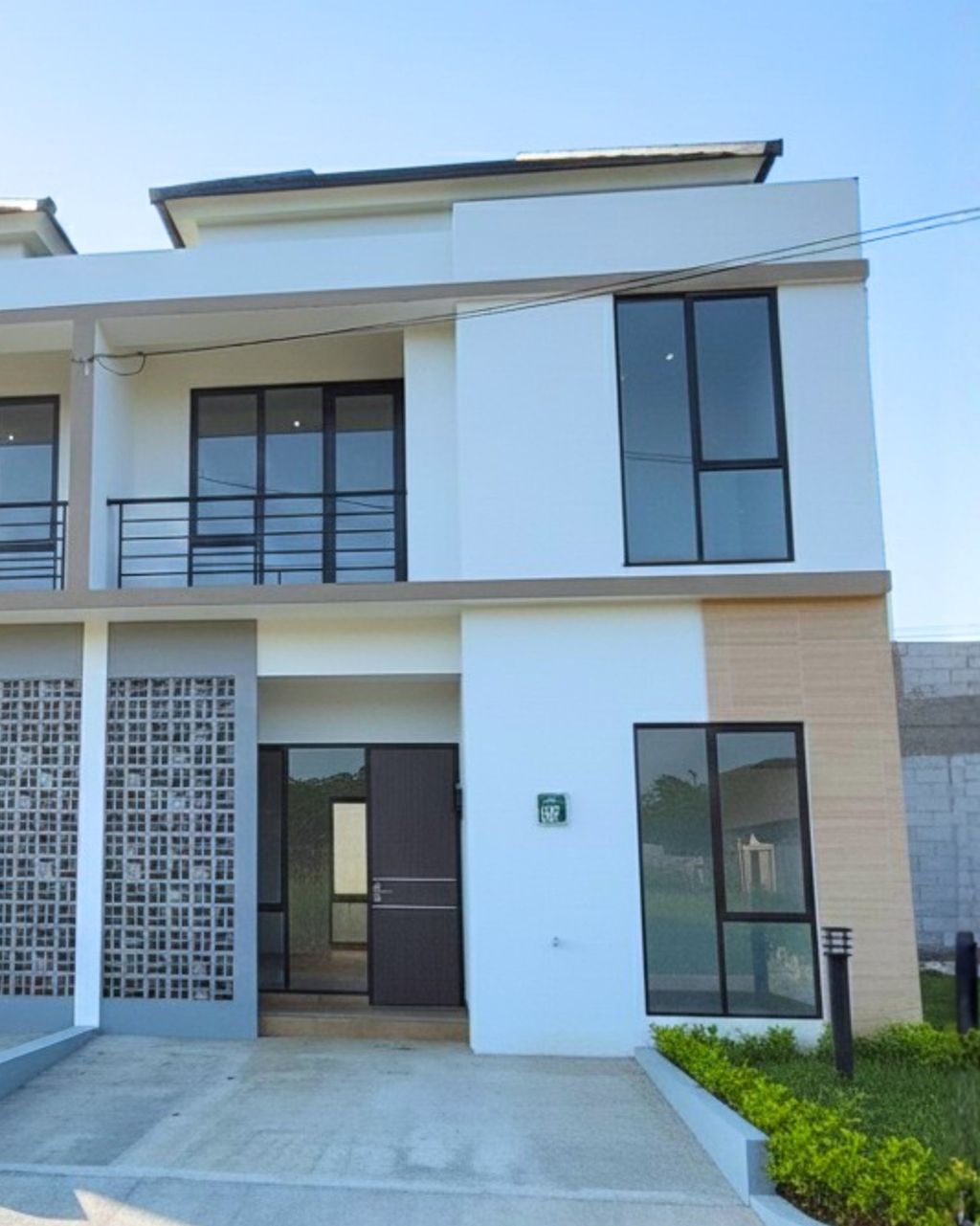 foto tampak rumah tipe FLAMBOYAN perumahan Tropical Village