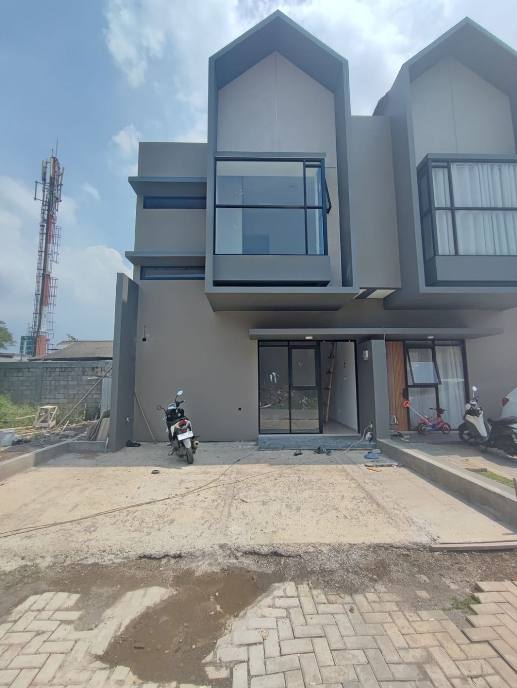foto tampak rumah tipe 65 (E2) perumahan Kopo Harmonis Townhouse