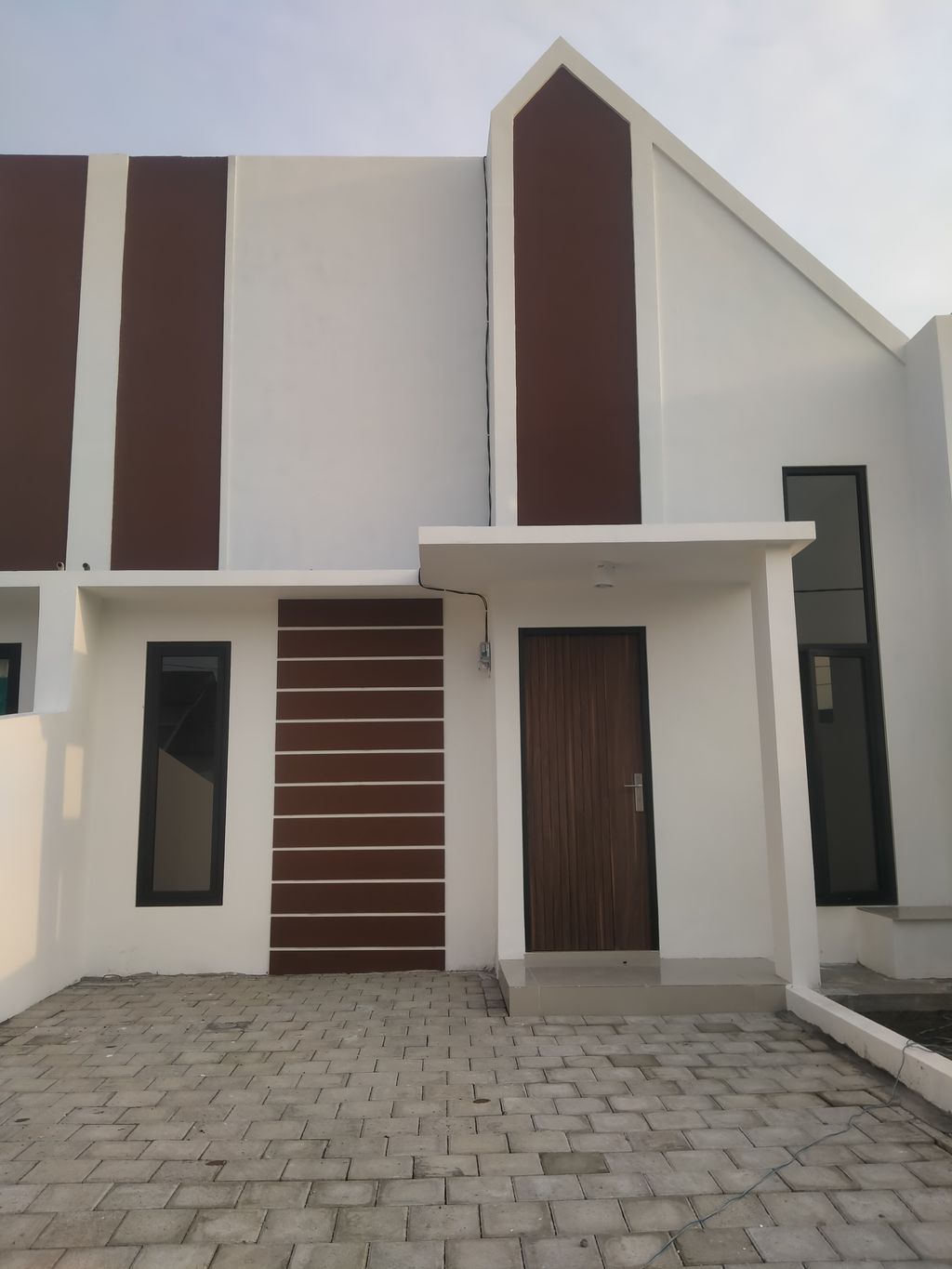 foto tampak rumah tipe THE WISE NON STANDART 17 perumahan THE OSO 2