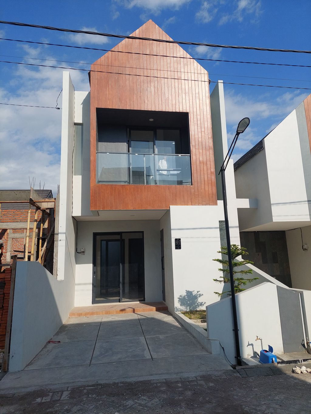 foto tampak rumah tipe T.52/60 perumahan THE PERMATA VILLAS