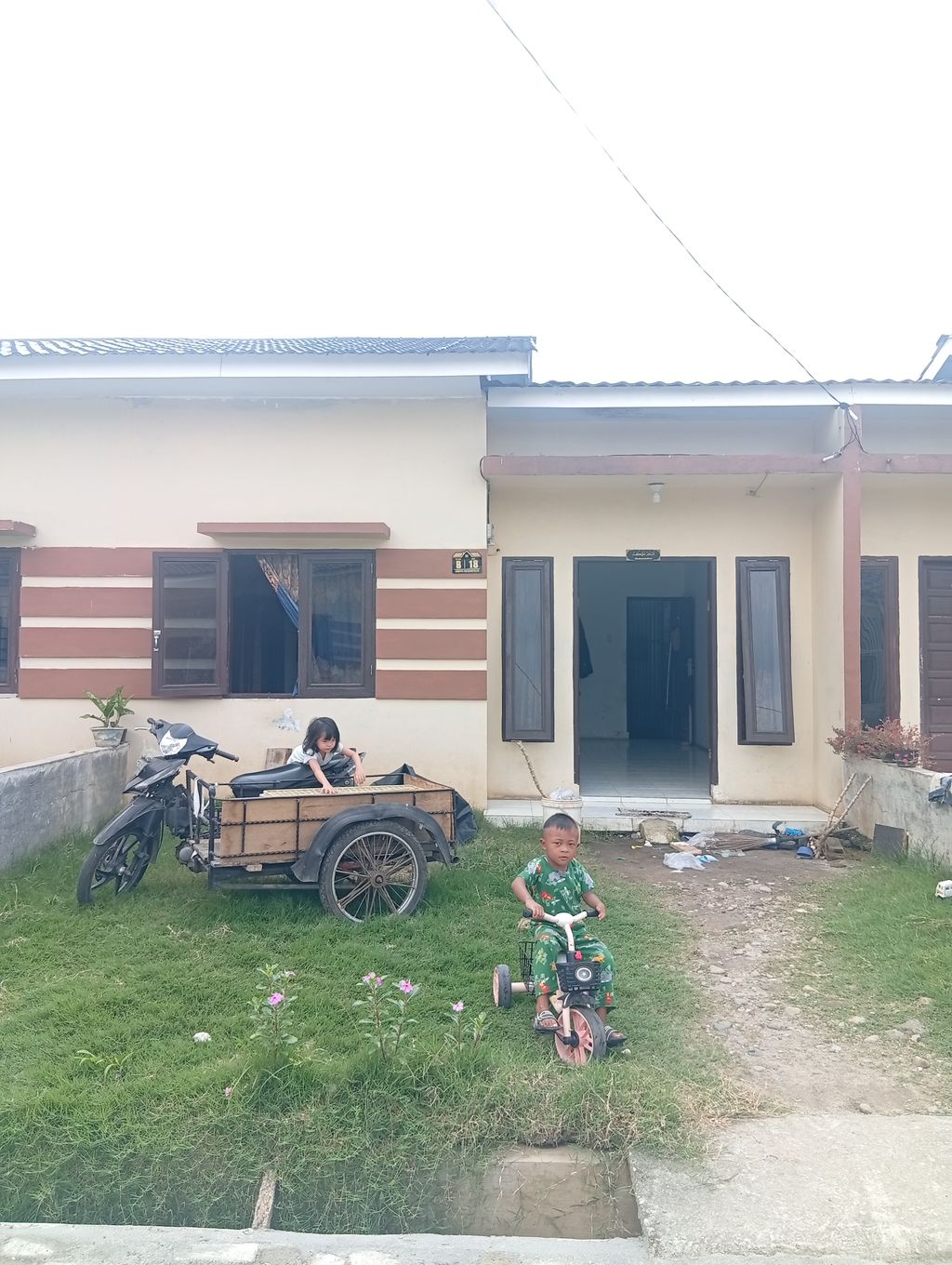 foto tampak rumah tipe 36 perumahan GRAHA RESIDENCE