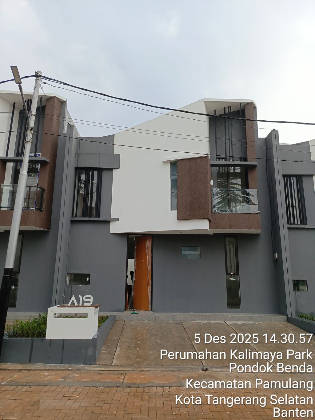 foto tampak rumah tipe 67/80 perumahan KALIMAYA PARK