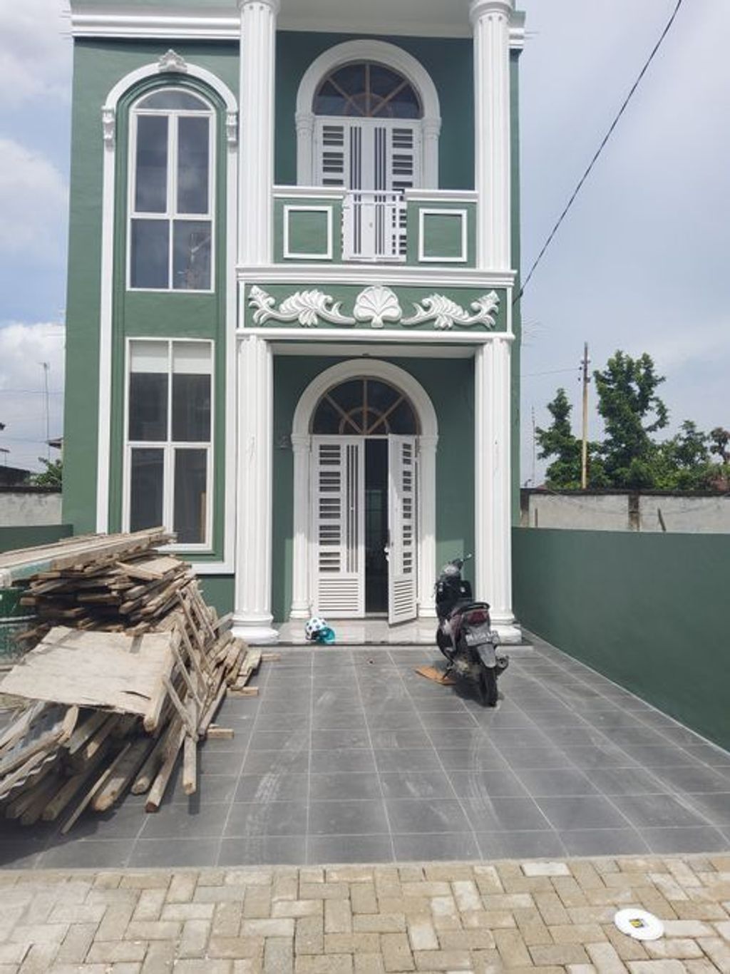 foto tampak rumah tipe RUKO perumahan Eco Park Residence 1