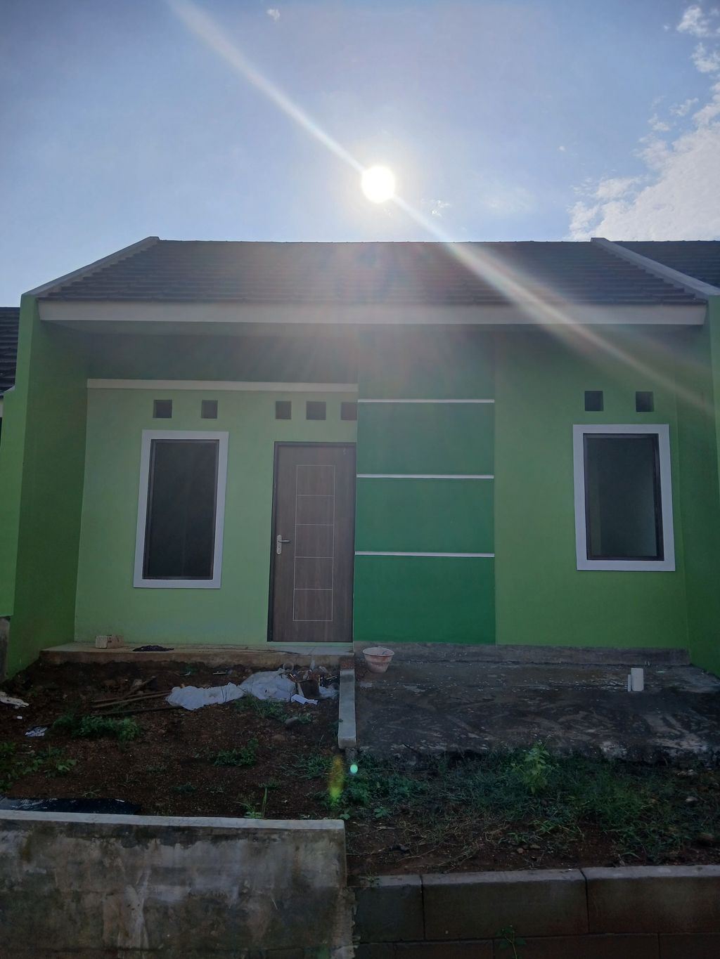 foto tampak rumah tipe E6 perumahan Griya Ayu Residence Geneng