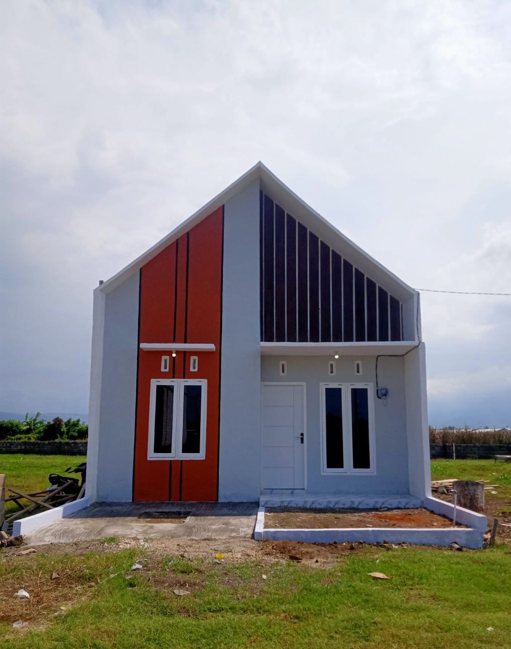 foto tampak rumah tipe Scandinavian 36 perumahan Perumahan Mandaran Green Regency