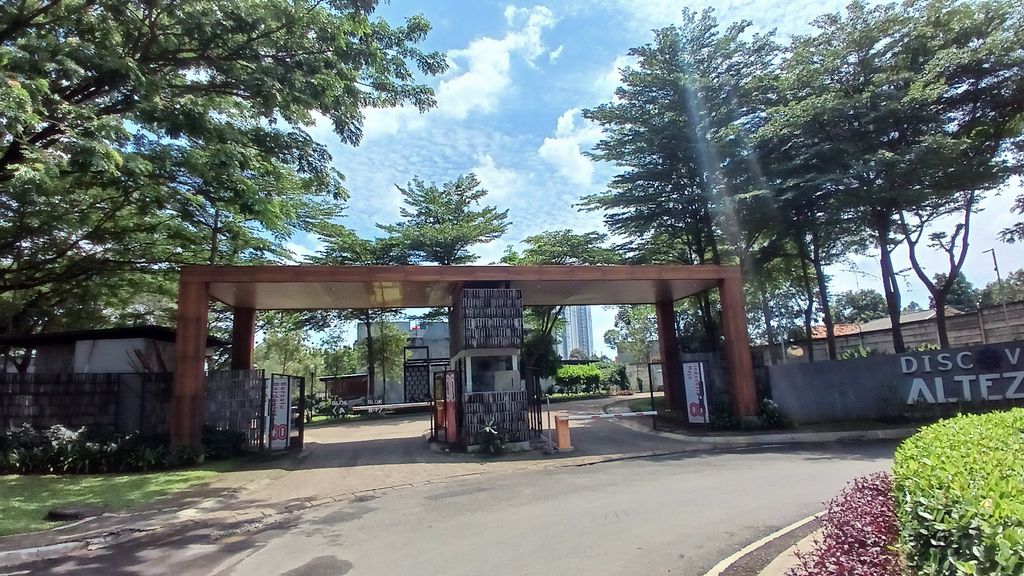foto gerbang perumahan DISCOVERY ALTEZZA II BINTARO JAYA