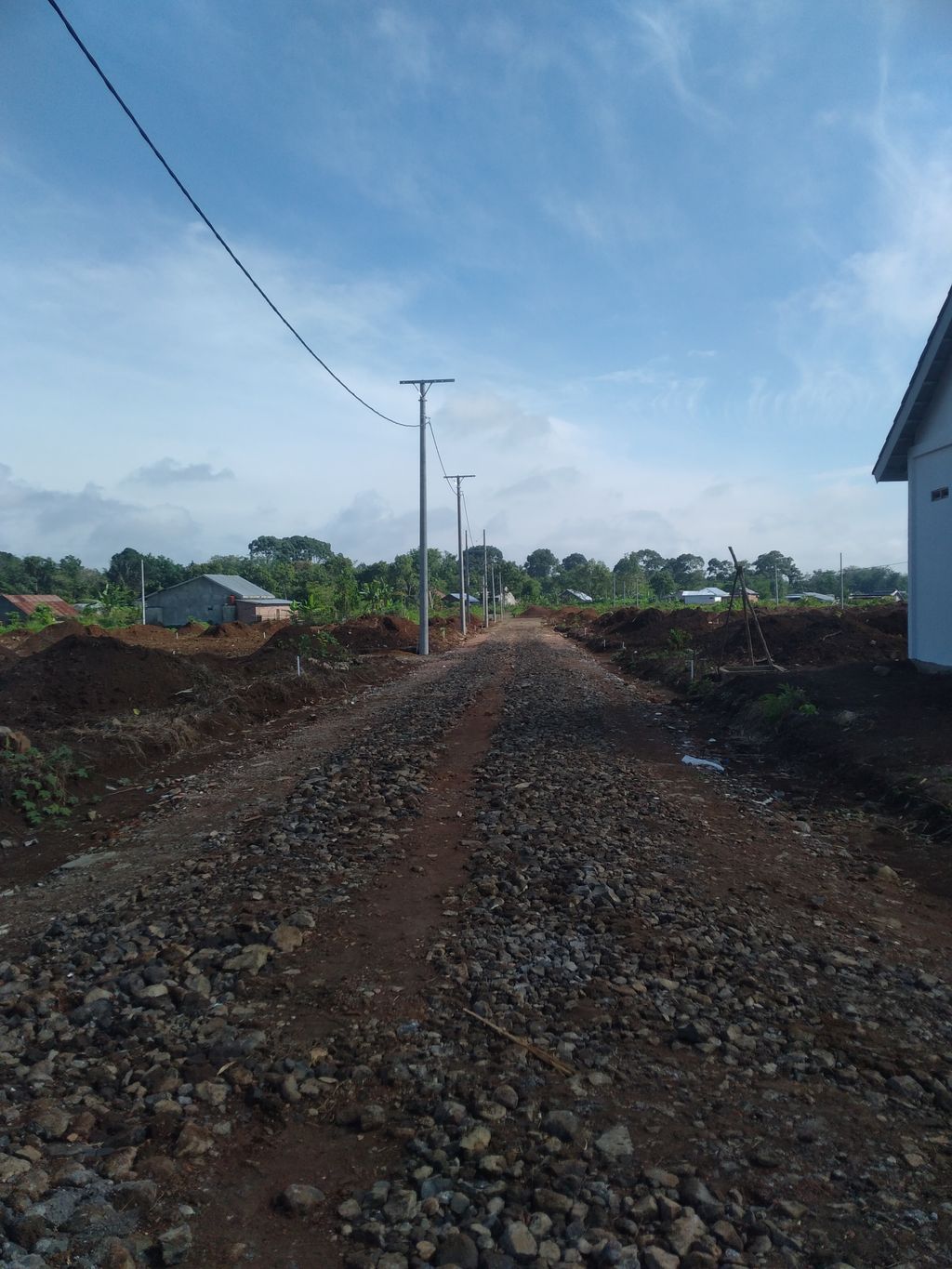 foto posisi tengah perumahan Elmira Cluster Harapan Jaya