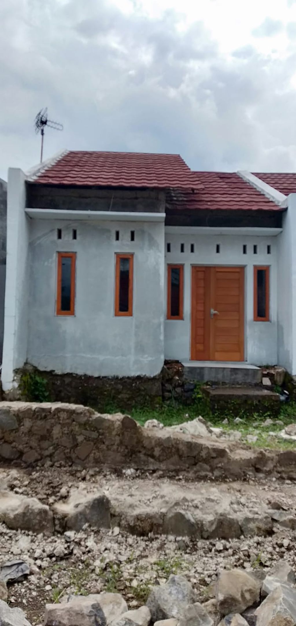 foto tampak rumah tipe 30/60 perumahan PURI MELODI MANGKUBUMI