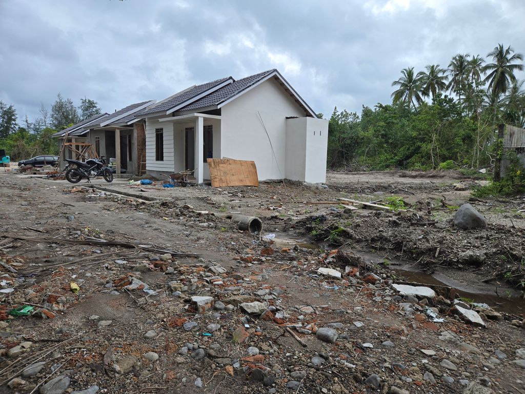 foto gerbang perumahan Cempaka Wijaya Resort