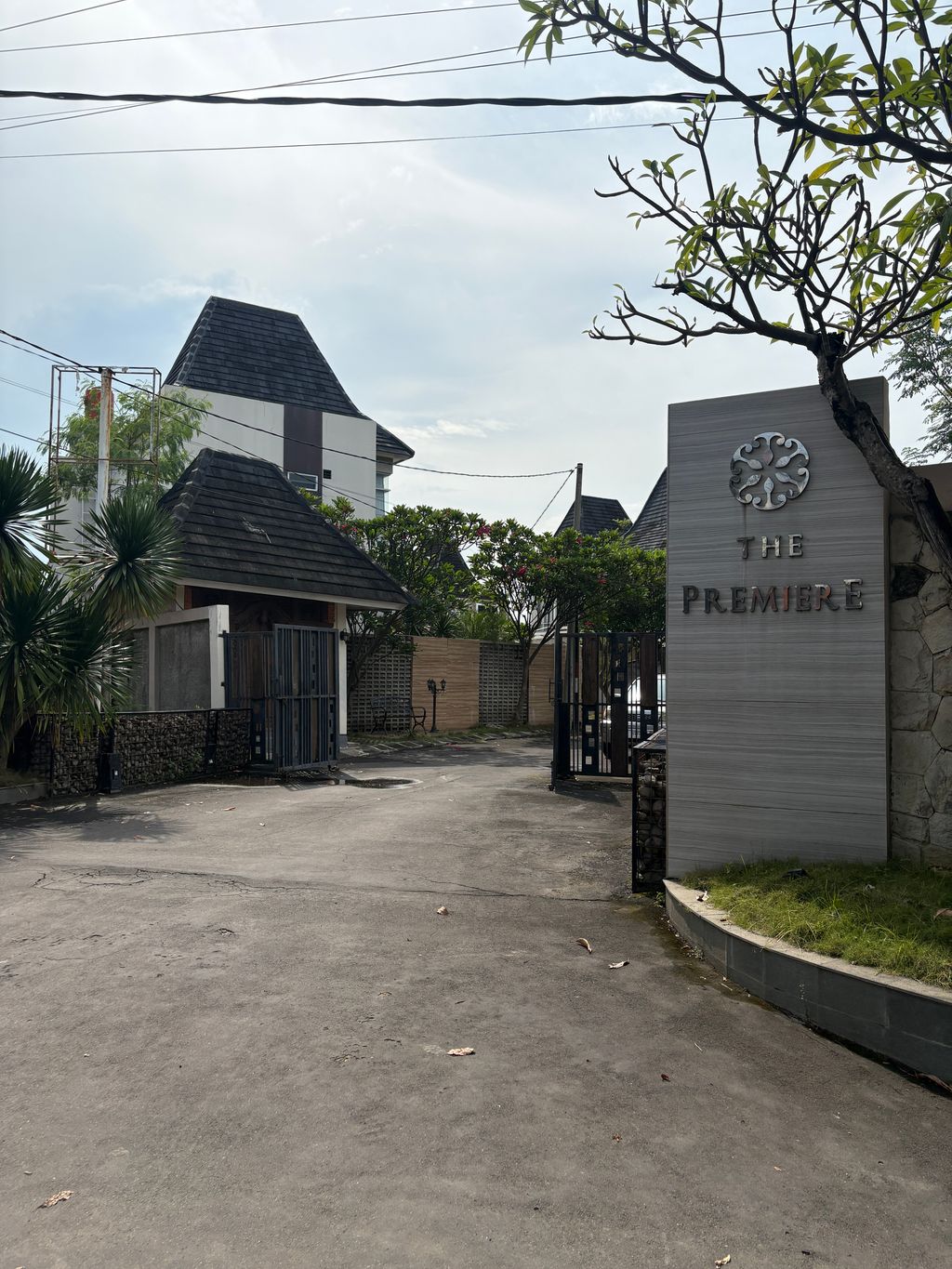 foto gerbang perumahan THE PREMIERE CIREBON