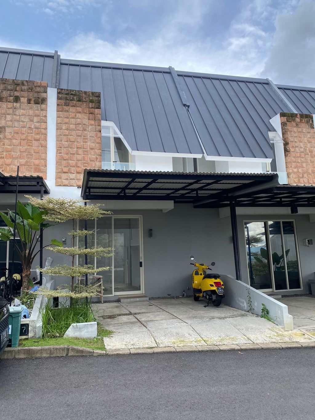 foto tampak rumah tipe Q-BIX 50/65 D perumahan BERNADY LAND SLAWU