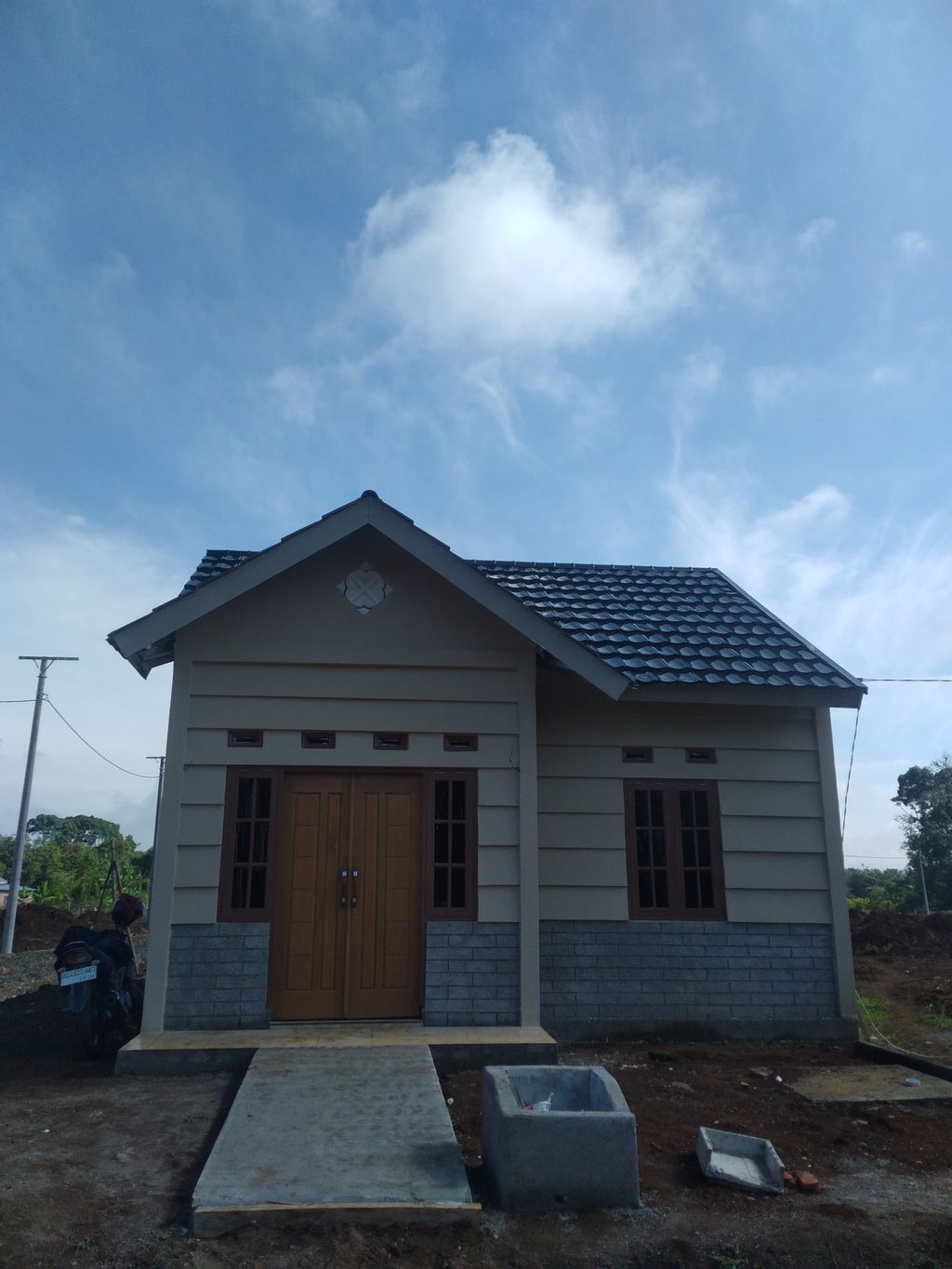 foto tampak rumah tipe 36 perumahan Elmira Cluster Harapan Jaya