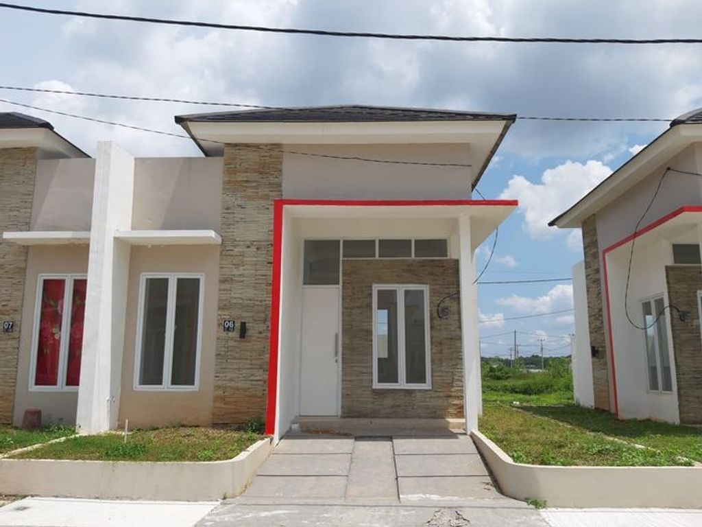 foto tampak rumah tipe KOMERSIL 80 PMK 50 B2 perumahan CIRUAS LAND