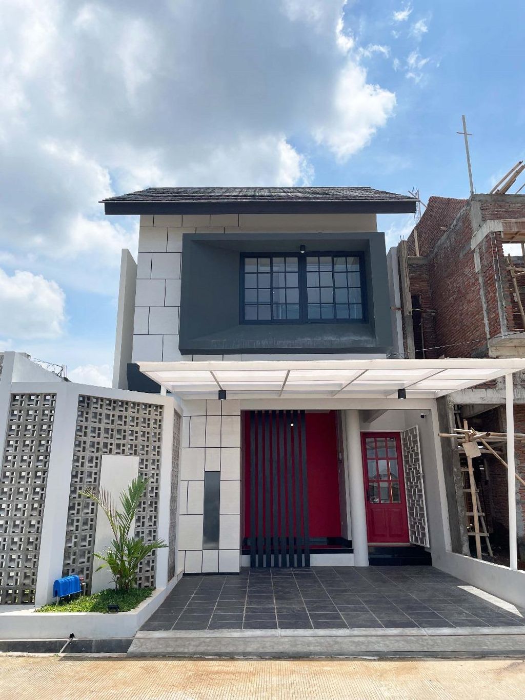foto tampak rumah tipe 80 perumahan Bale Agung Residence