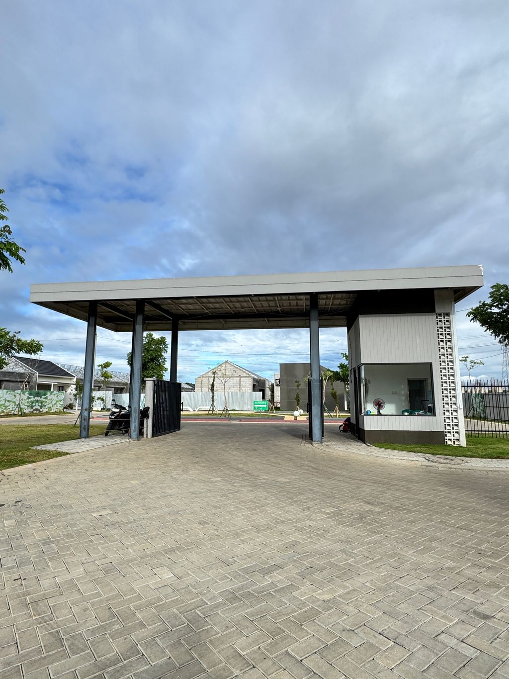 foto gerbang perumahan CLUSTER AMARTHYA