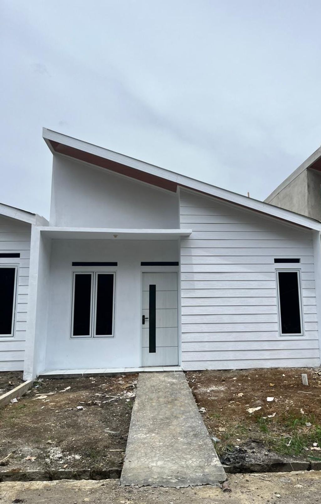 foto tampak rumah tipe 30/60 perumahan CIMANDE RESIDENCE