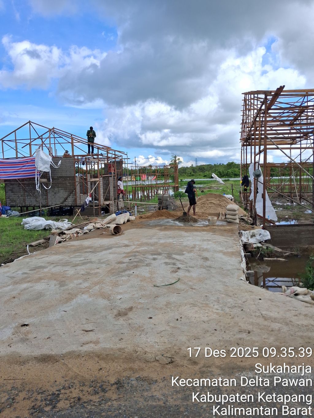 foto contoh rumah perumahan ROYAL RESIDENCE
