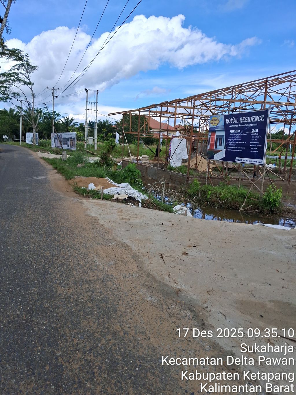 foto gerbang perumahan ROYAL RESIDENCE