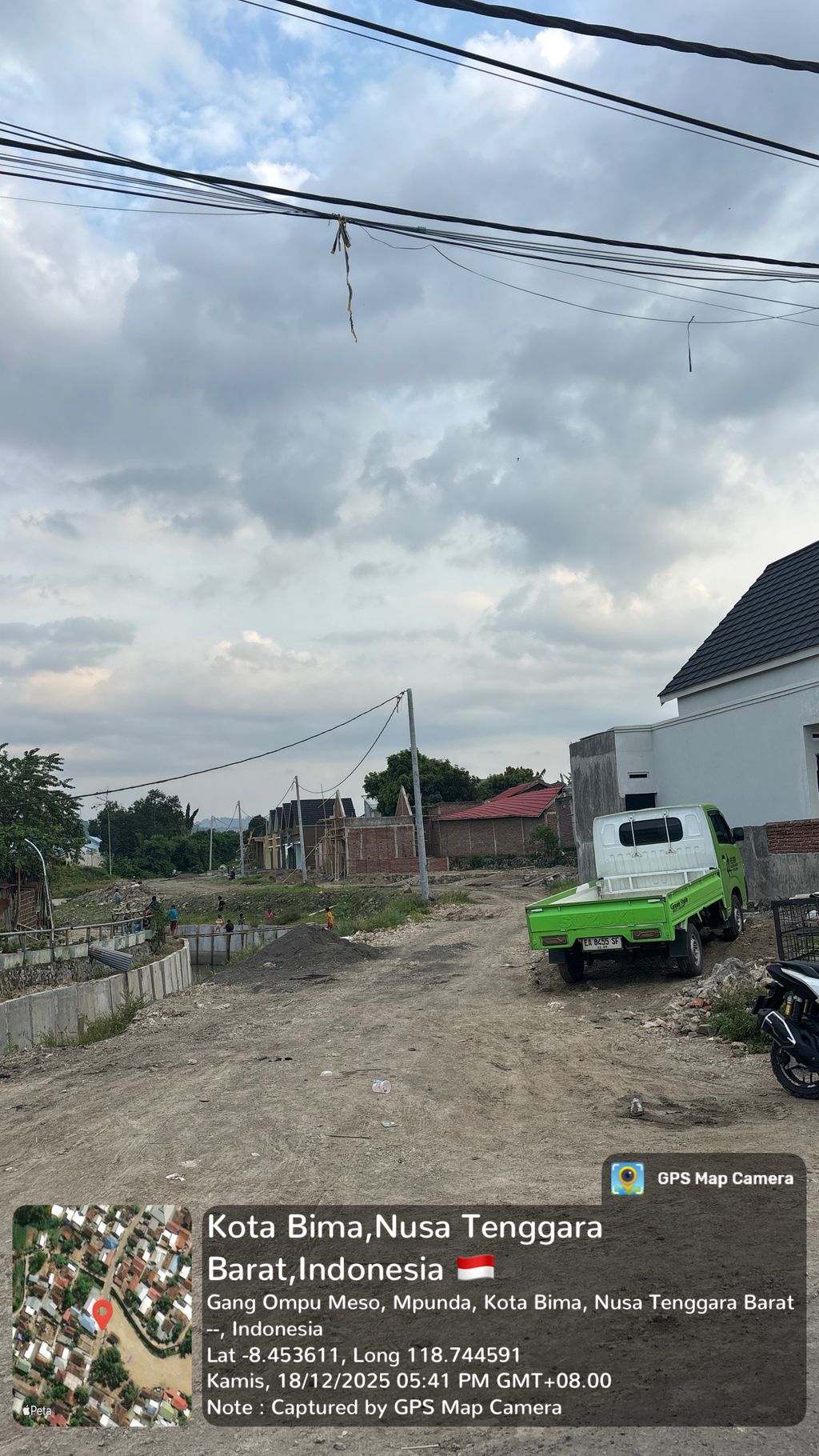 foto gerbang perumahan Graha Kota