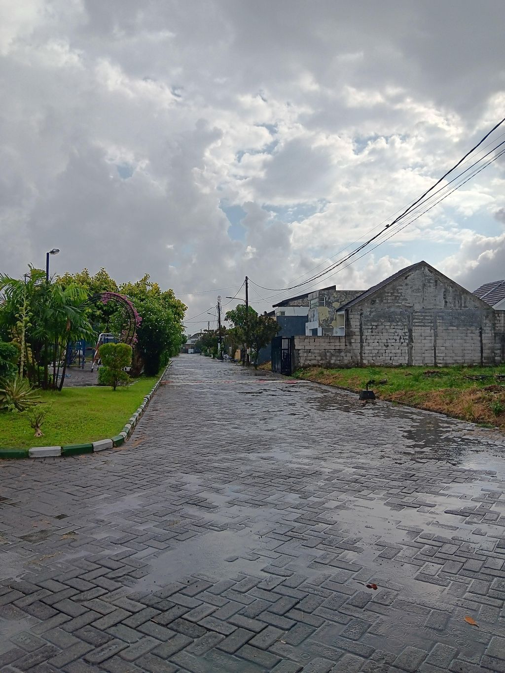 foto posisi tengah perumahan Puri Asri Regency - Pengembangan