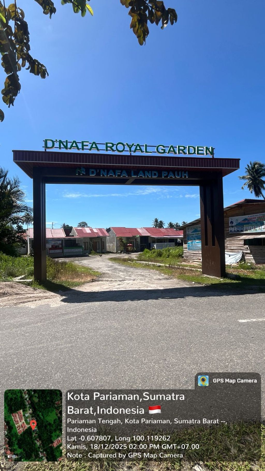 foto gerbang perumahan D'NAFA ROYAL GARDEN PAUH