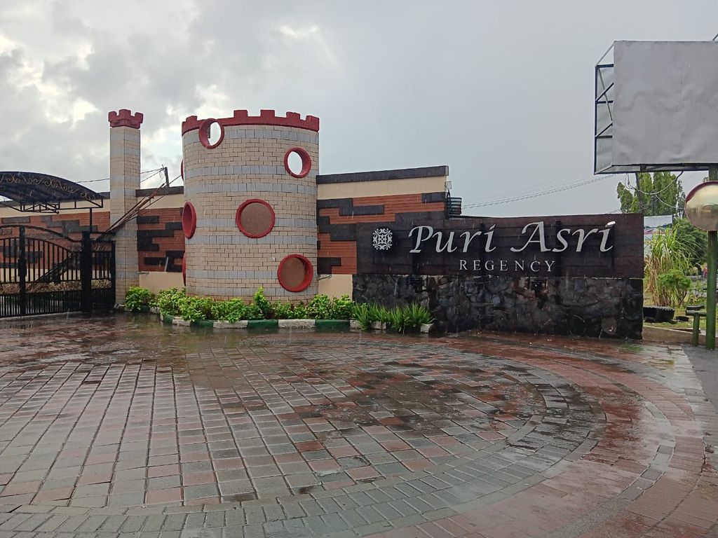 foto gerbang perumahan Puri Asri Regency - Pengembangan