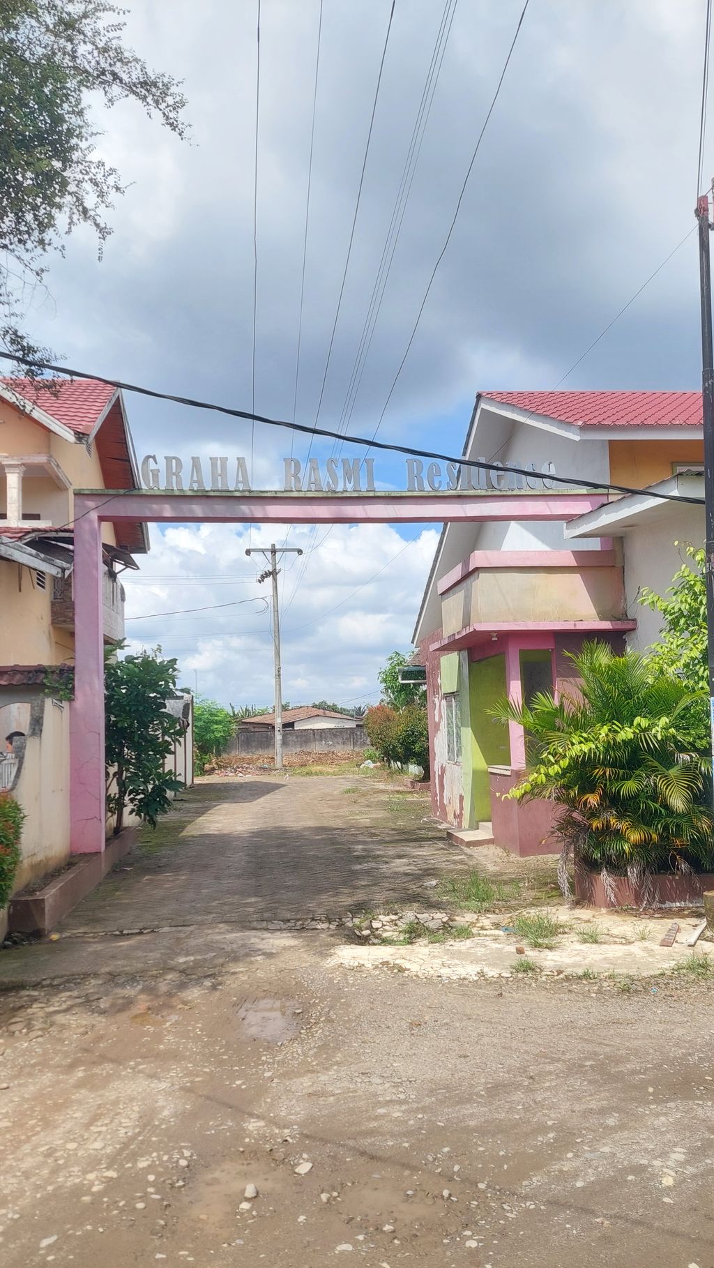 foto gerbang perumahan Graha Rasmi Residence