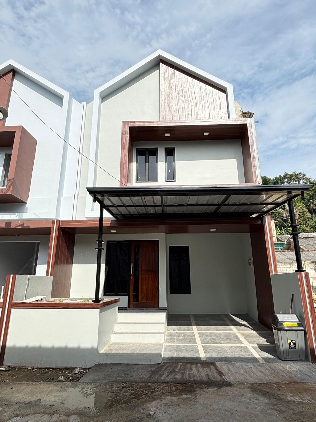 foto tampak rumah tipe HARVEY perumahan TEBET RAYA