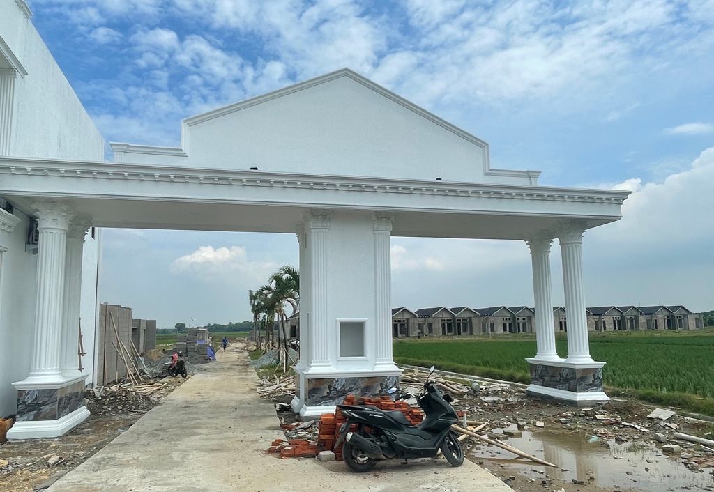 foto gerbang perumahan Grand Nuansa Kotabaru 1