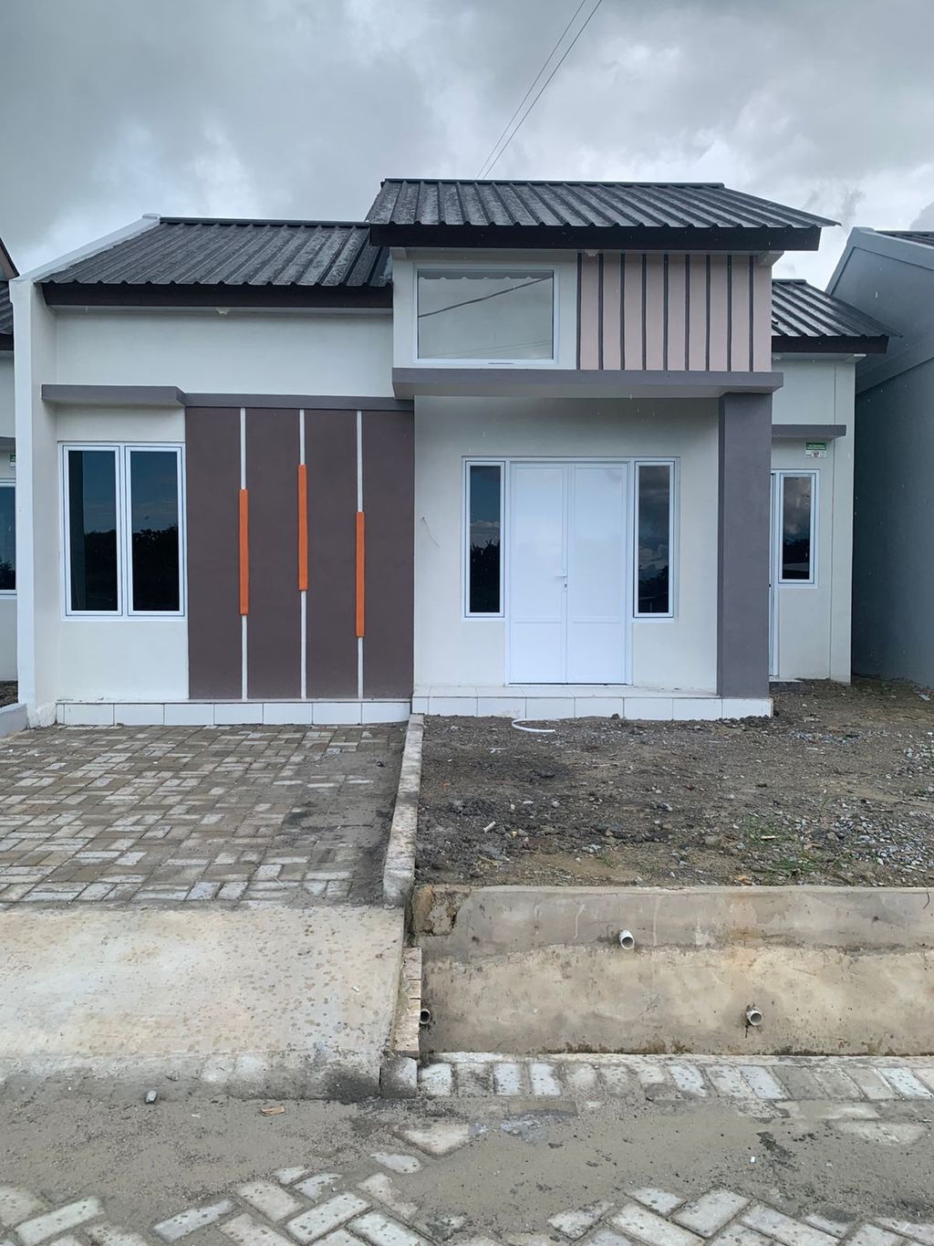 foto tampak rumah tipe 36 ( 103 m2 ) perumahan ARWANA ESTATE 2