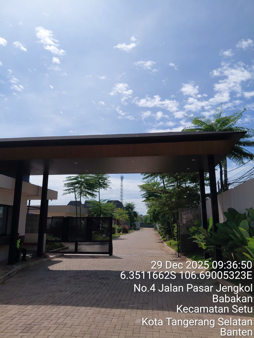 foto gerbang perumahan Kinary House