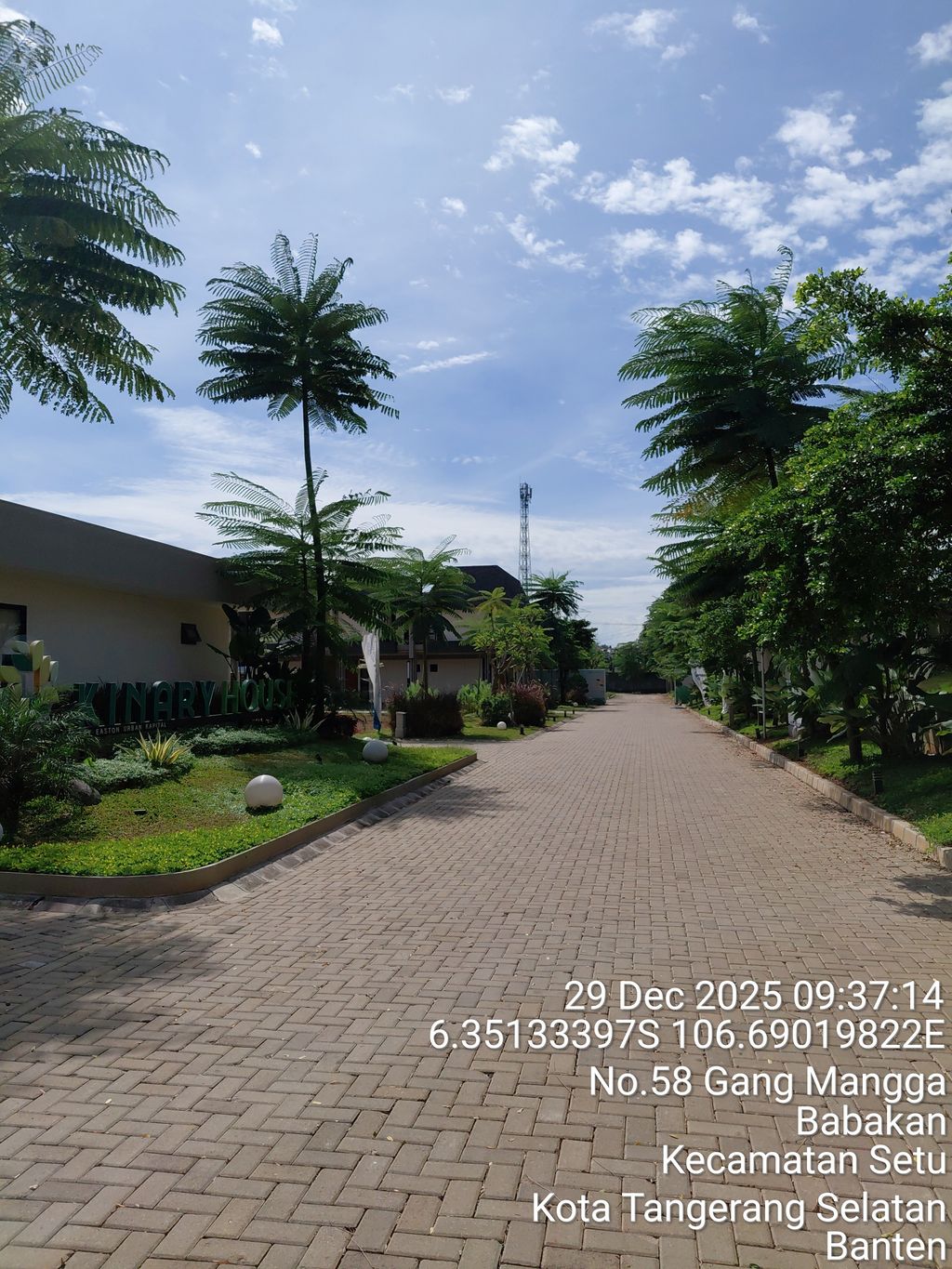 foto posisi tengah perumahan Kinary House