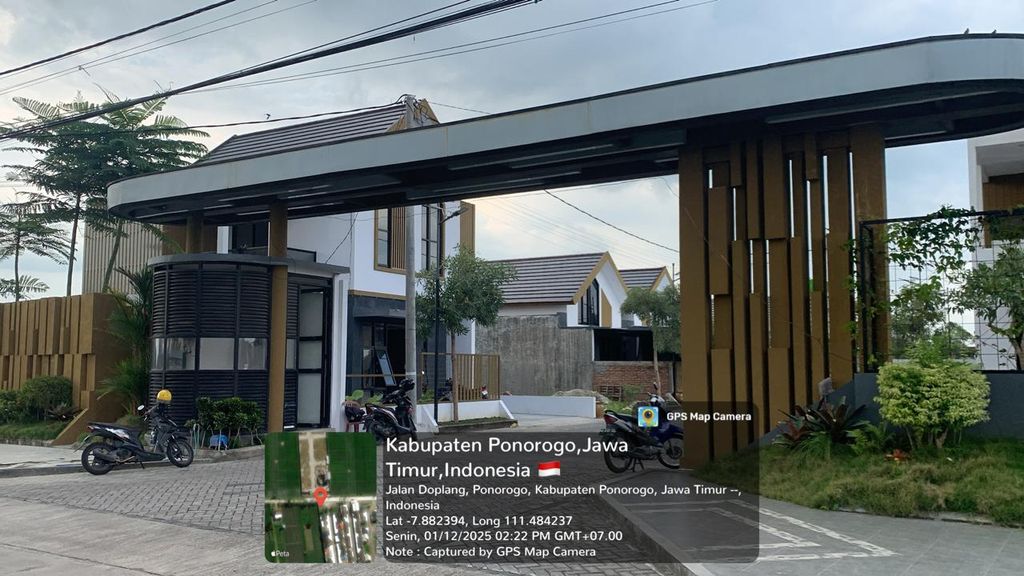 foto gerbang perumahan Sylvana Town House