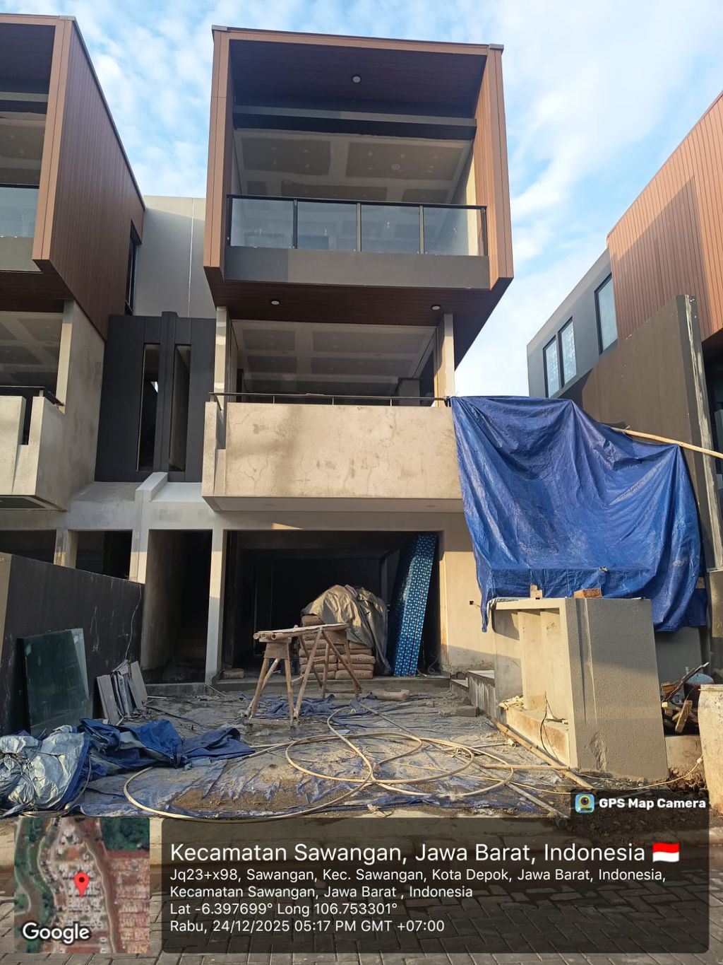 foto tampak rumah tipe Lake Vista H-018 / Tudor perumahan Shila At Sawangan