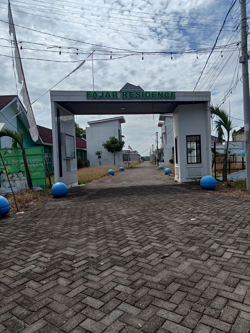 foto gerbang perumahan FAJAR RESIDENCE 001
