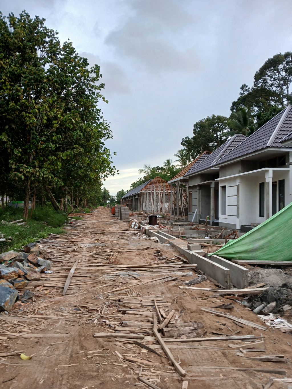 foto posisi tengah perumahan PESONA KARYA HILLS TAHAP 2 BLOK B