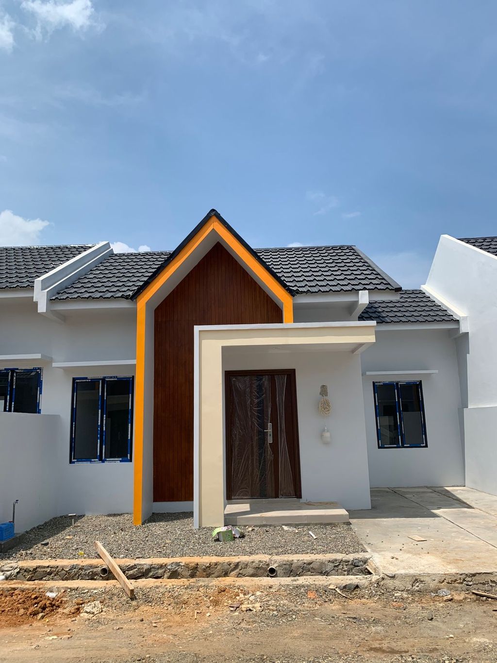 foto tampak rumah tipe 40 / 104 perumahan Semanggi Residence