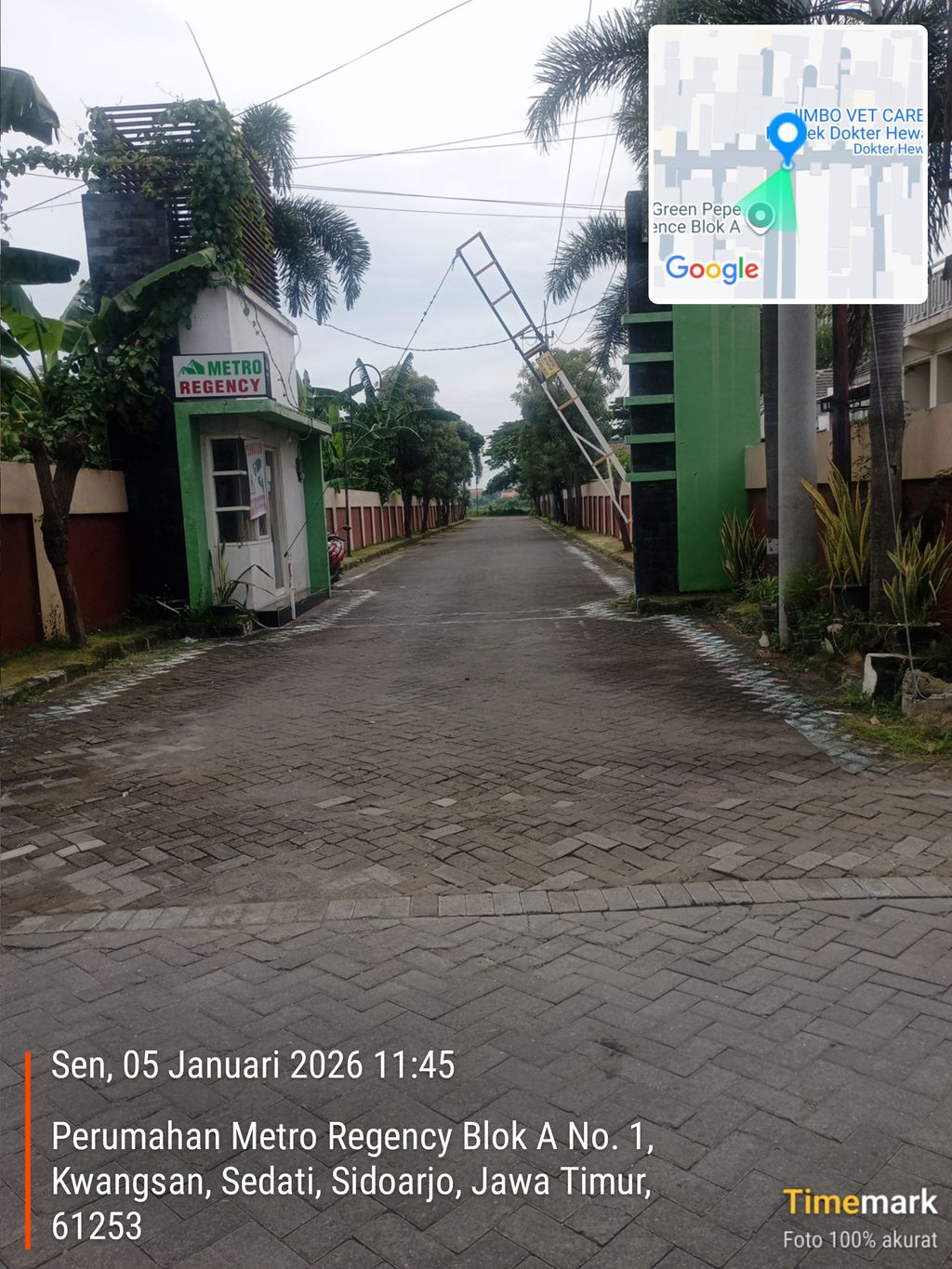 foto gerbang perumahan METRO REGENCY